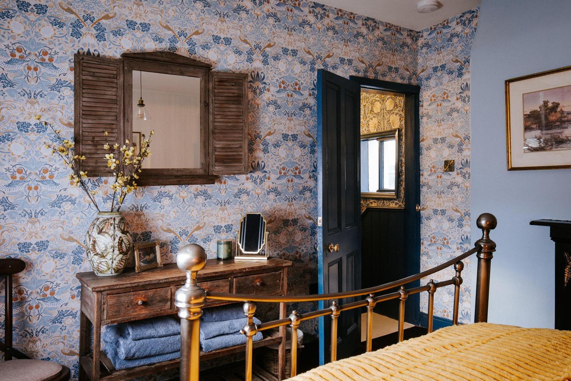 Bronte's Rest - Detached Elegant In Historic Old Town With Garden Holiday home Scarborough